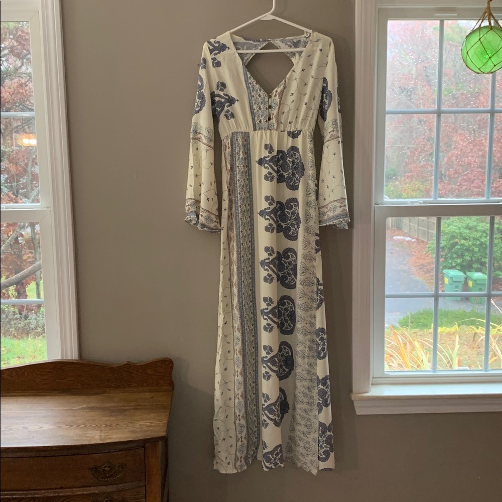 NWOT O’Neill Boho Blue and Cream Floral Maxi Dress